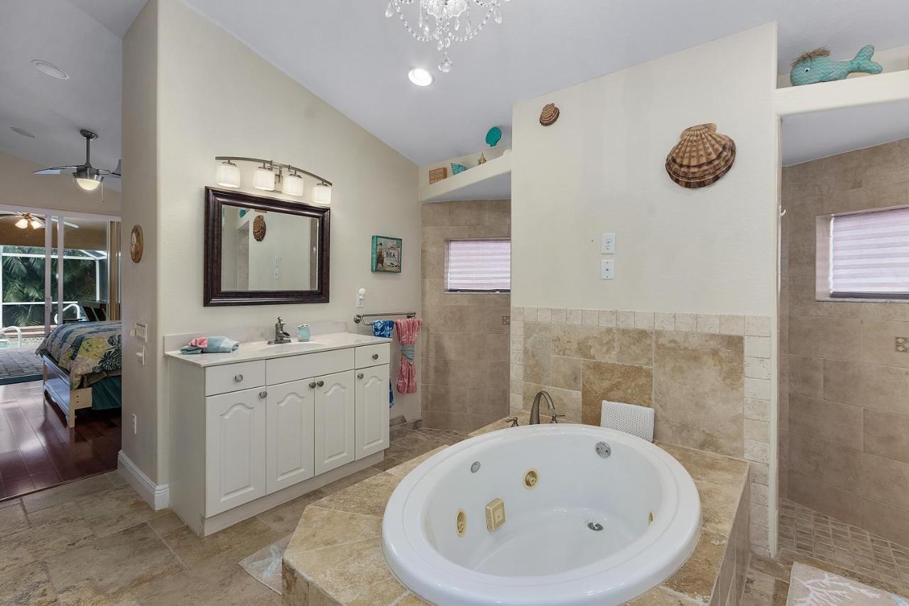 Luxury Home, Hot Tub, Heated Pool, Tiki Bar - Villa Spain Кейп Корал Екстериор снимка