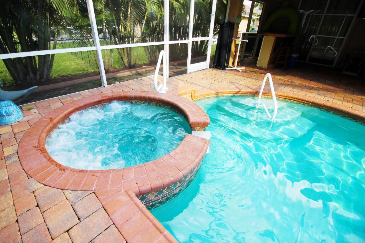 Luxury Home, Hot Tub, Heated Pool, Tiki Bar - Villa Spain Кейп Корал Екстериор снимка